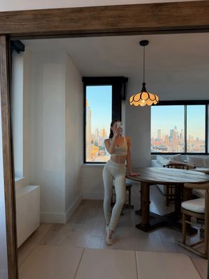 Image post by @emmaleger on Instagram