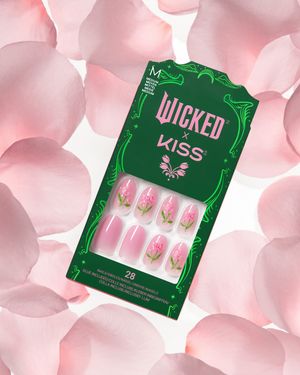 Image post by @kissproducts on Instagram
