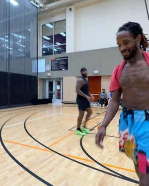 Image post by @dezbryant on Instagram