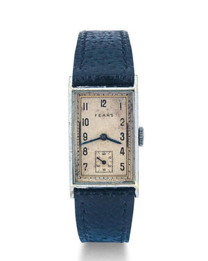 Image post by @fearswatches on Instagram