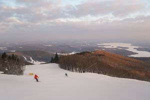 Image post by @mountsunapeeresort on Facebook