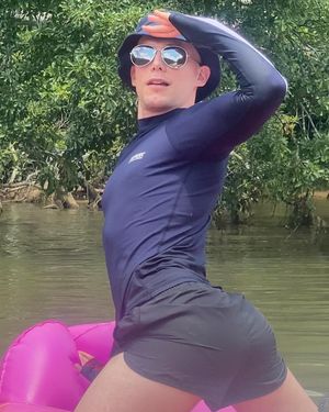 Image post by @aarongoldyboy on Instagram