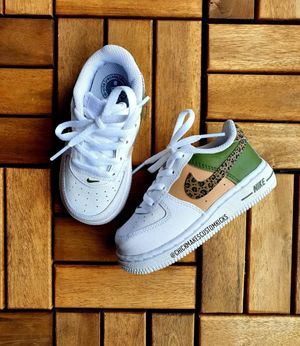 Image post by @chickmakescustomkicks on Instagram
