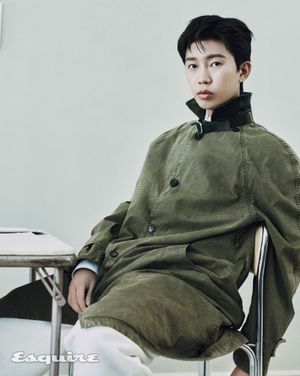Image post by @esquire.korea on Instagram