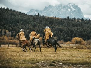 Image post by @resistol1927 on Instagram