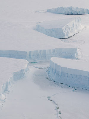 Image post by @white.desert.antarctica on Instagram