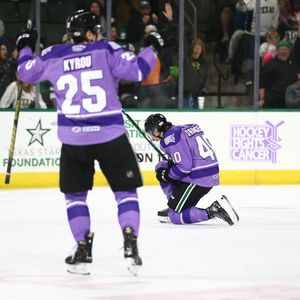 Image post by @txstarshockey on Instagram