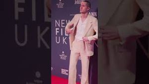 Video post by @enews on YouTube