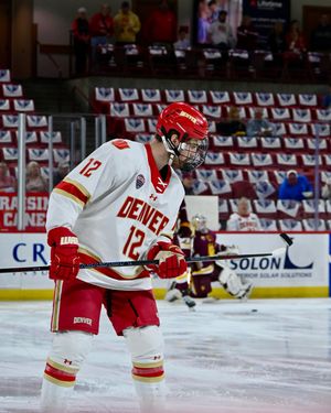 Image post by @du_hockey on Instagram