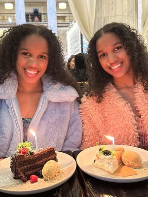 Image post by @andreaselenatwins on Instagram
