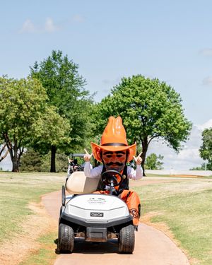 Image post by @cowgirlgolf on Instagram