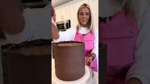 Video post by @theblondewhobakes on YouTube
