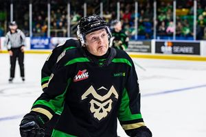 Image post by @paraidershockey on Instagram