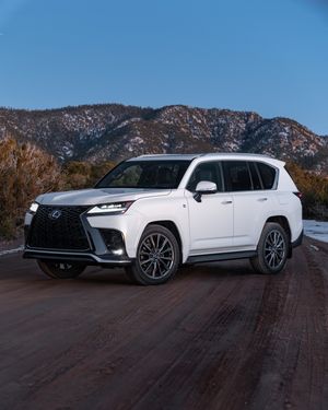 Image post by @discoverlexus on Instagram