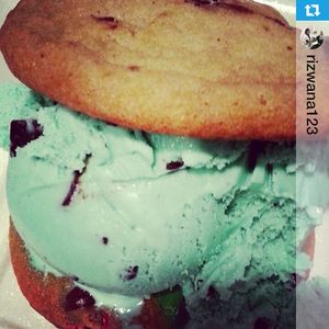 Image post by @insomniacookies on Instagram
