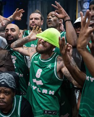 Image post by @people on Instagram