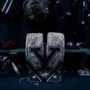 Image post by @yalewhockey on Instagram