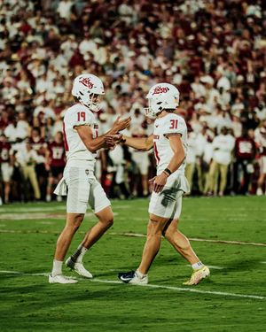 Image post by @unmlobofb on Instagram