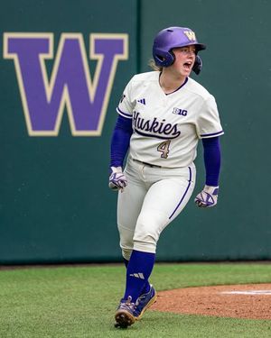 Image post by @uwsoftball on Instagram