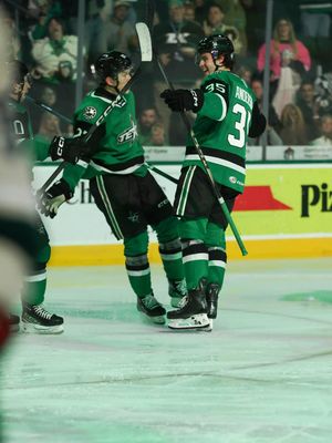 Image post by @txstarshockey on Instagram