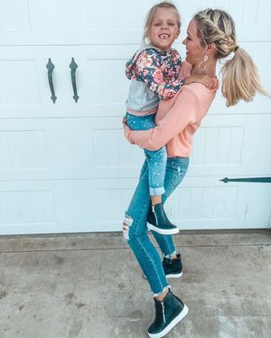 Image post by @shopfillyflair on Instagram