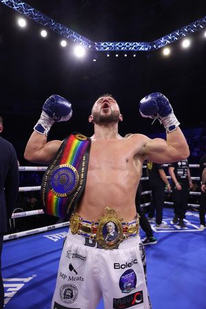 Image post by @MatchroomBoxing on Twitter