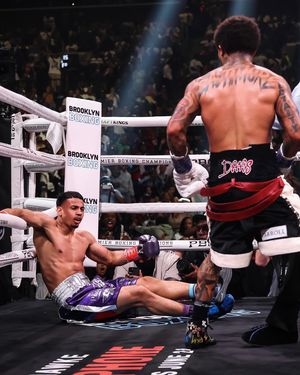 Image post by @showtimeboxing on Instagram
