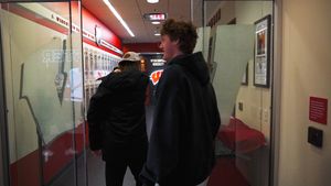 Video post by @wisconsinmenshockey on Facebook