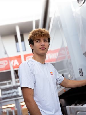 Image post by @aaronparalesc on Instagram