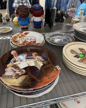 Image post by @goodwillloraincounty on Instagram