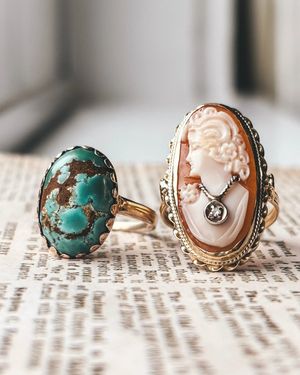 Image post by @maejeanvintage on Instagram