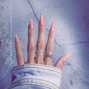 Image post by @nestanails on Instagram