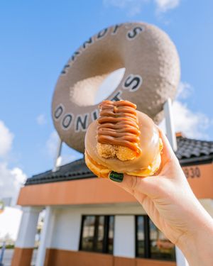 Image post by @randysdonuts on Instagram