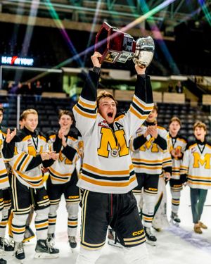 Image post by @everett_silvertips on Instagram