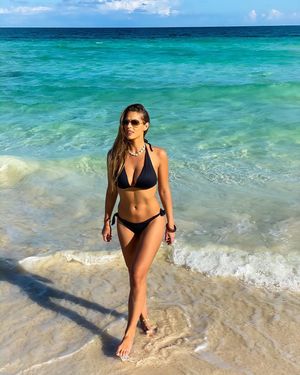 Image post by @roxananemes on Instagram