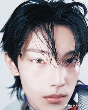Image post by @esquire.korea on Instagram