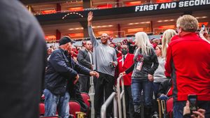 Image post by @LouisvilleMBB on Twitter
