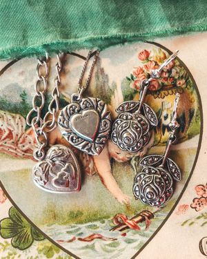 Image post by @maejeanvintage on Instagram