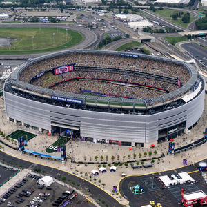 Image post by @metlifestadium on Instagram
