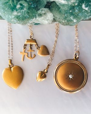 Image post by @maejeanvintage on Instagram