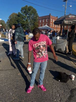 Image post by @sn33kclips on Instagram