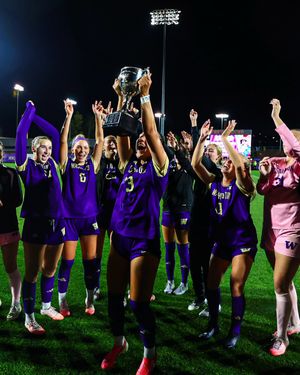 Image post by @uw_wsoccer on Instagram