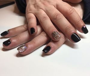 Image post by @nestanails on Instagram