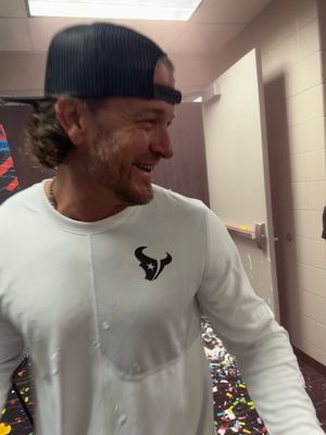 Image post by @lindy_and_jlo on Instagram