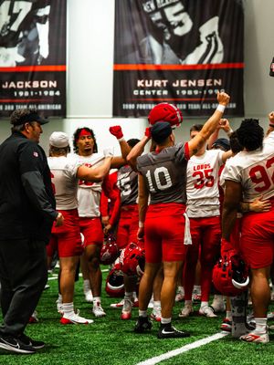 Image post by @unmlobofb on Instagram