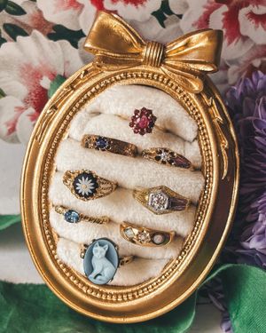 Image post by @maejeanvintage on Instagram