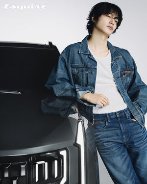 Image post by @esquire.korea on Instagram