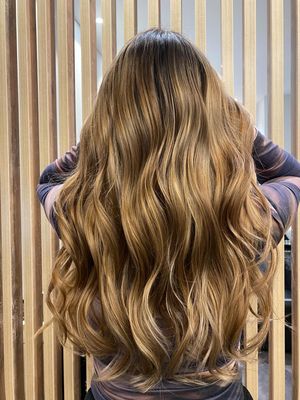 Image post by @enjoyhairstyling.aalen on Instagram