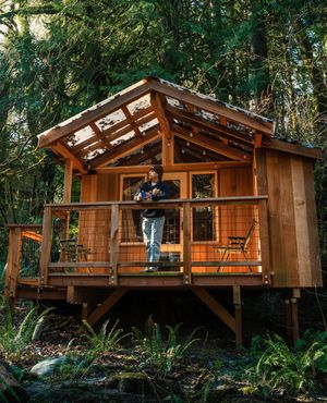 Image post by @treehousepoint on Instagram
