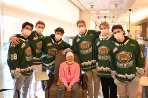 Image post by @everett_silvertips on Instagram